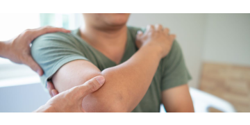 Durerile de umar la sportivi: cauze si optiuni de tratament