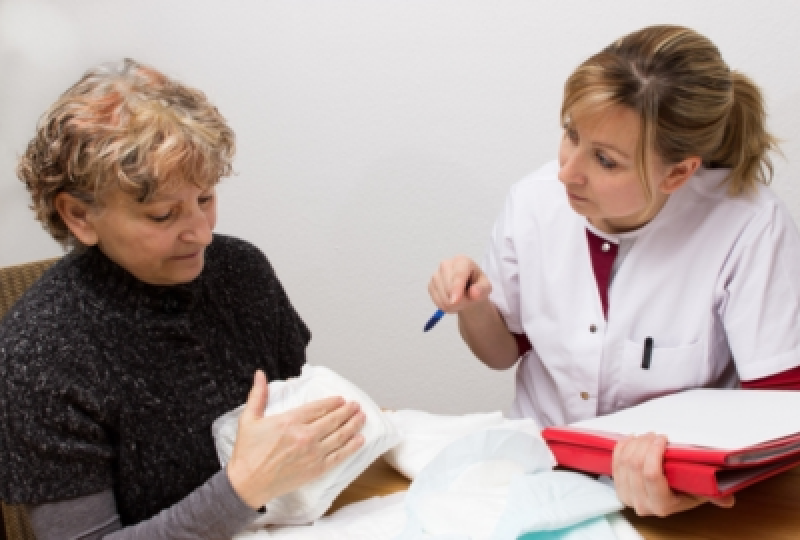 Incontinenta urinara la batranete - abordari si strategii pentru ingrijirea la domiciliu