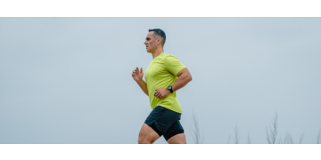 Dupa varsta de 30 de ani, masa musculara incepe in mod natural sa scada cu o rata de aproximativ 3-5% pe deceniu. Antrenamentele de forta efectuate in mod regulat pot ajuta la combaterea acestei pierderi musculare, mentinandu-va puternici odata cu inainta