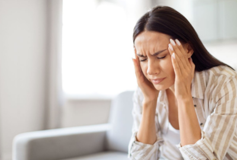 Tot ce trebuie sa stii despre migrena – de la primele semne la solutii sigure