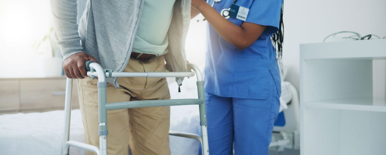 Recuperarea dupa operatia de sold: cand si cum se foloseste cadrul de mers